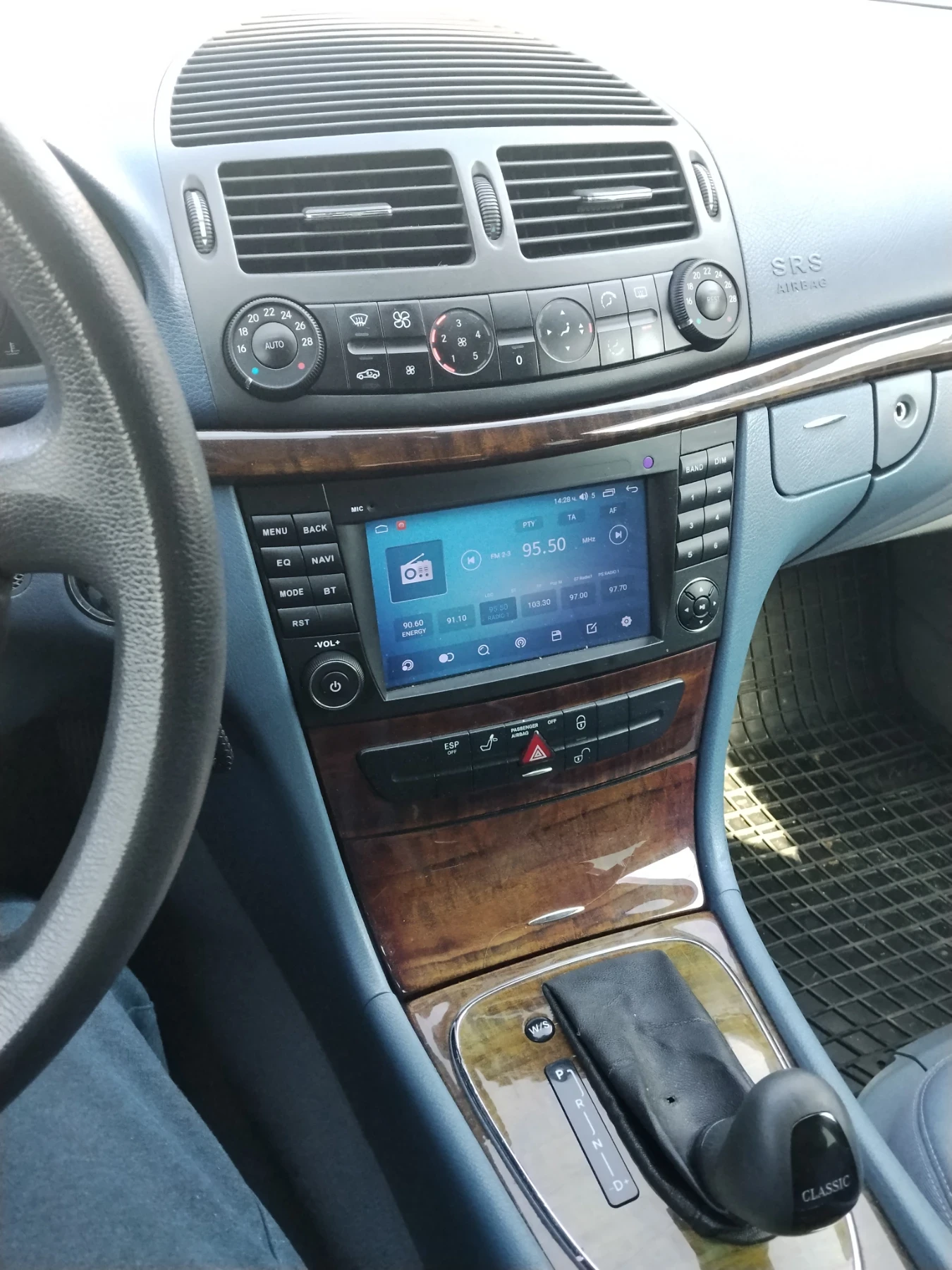 Mercedes-Benz E 220, снимка 17 - Автомобили и джипове - 55448791