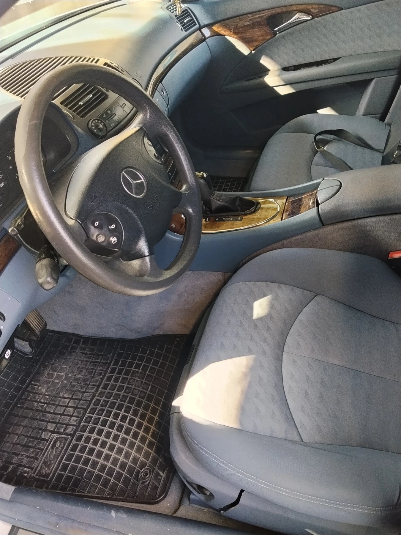 Mercedes-Benz E 220, снимка 15 - Автомобили и джипове - 55448791
