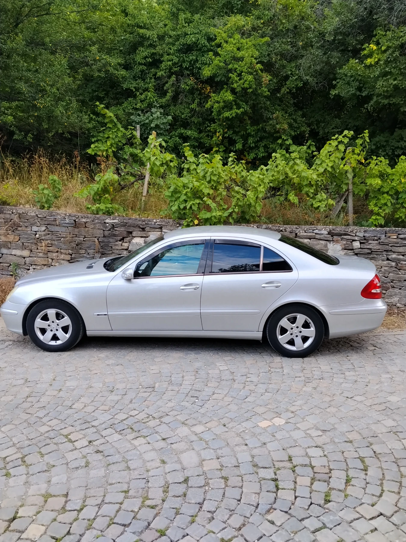 Mercedes-Benz E 220, снимка 5 - Автомобили и джипове - 55448791