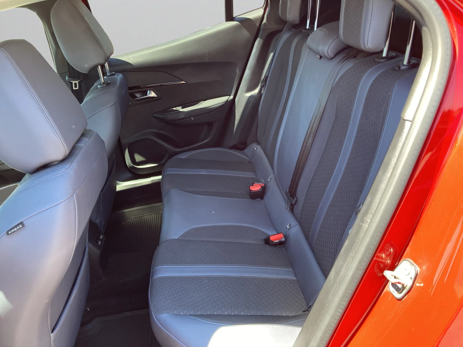 Peugeot 2008 NEW SUV ALLURE 1, 2 PureTech 130 EAT8 EURO6, снимка 11 - Автомобили и джипове - 55483574