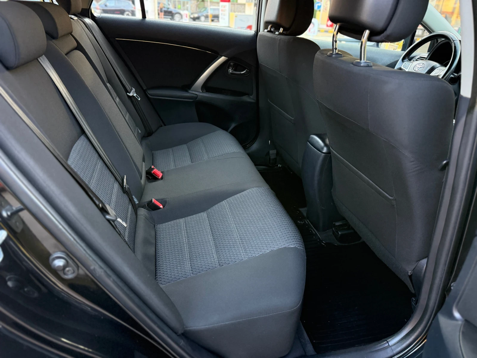 Toyota Avensis 1.8i Фейс/Навигация/Камера/Климатроник, снимка 12 - Автомобили и джипове - 55781593