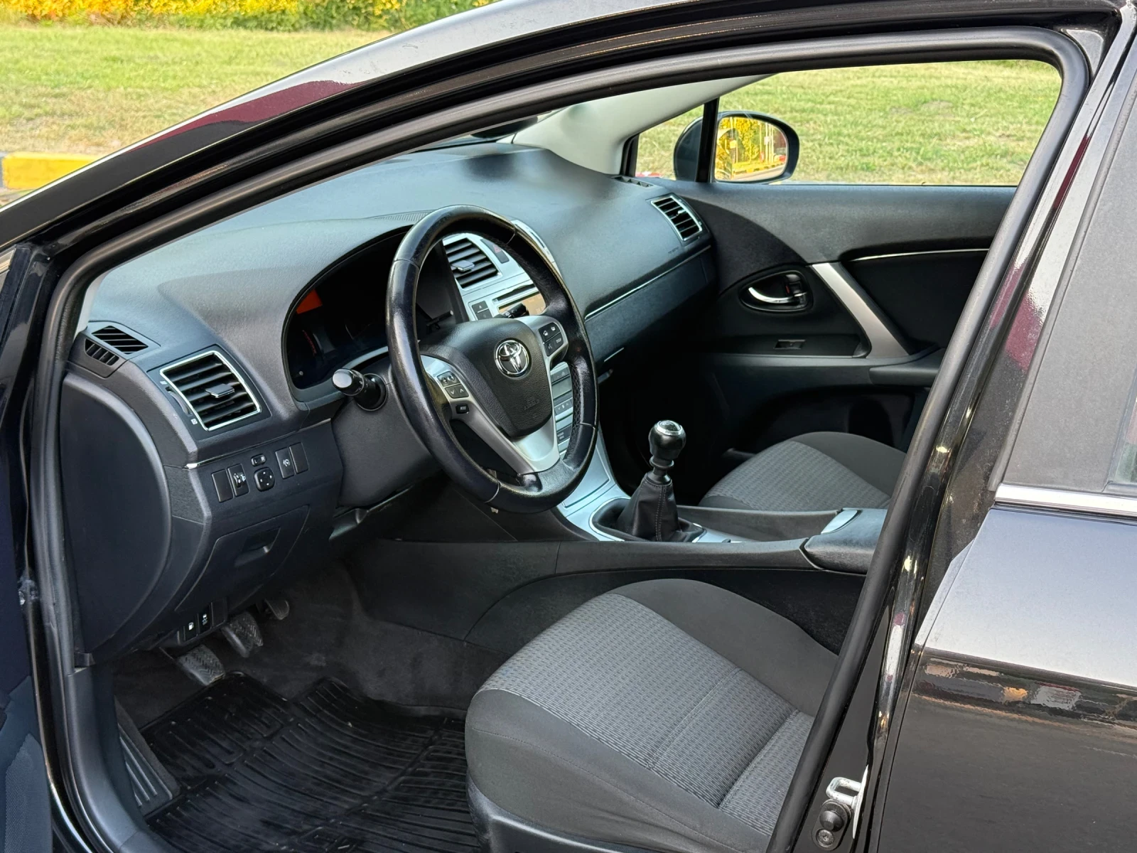 Toyota Avensis 1.8i Фейс/Навигация/Камера/Климатроник, снимка 10 - Автомобили и джипове - 55781593