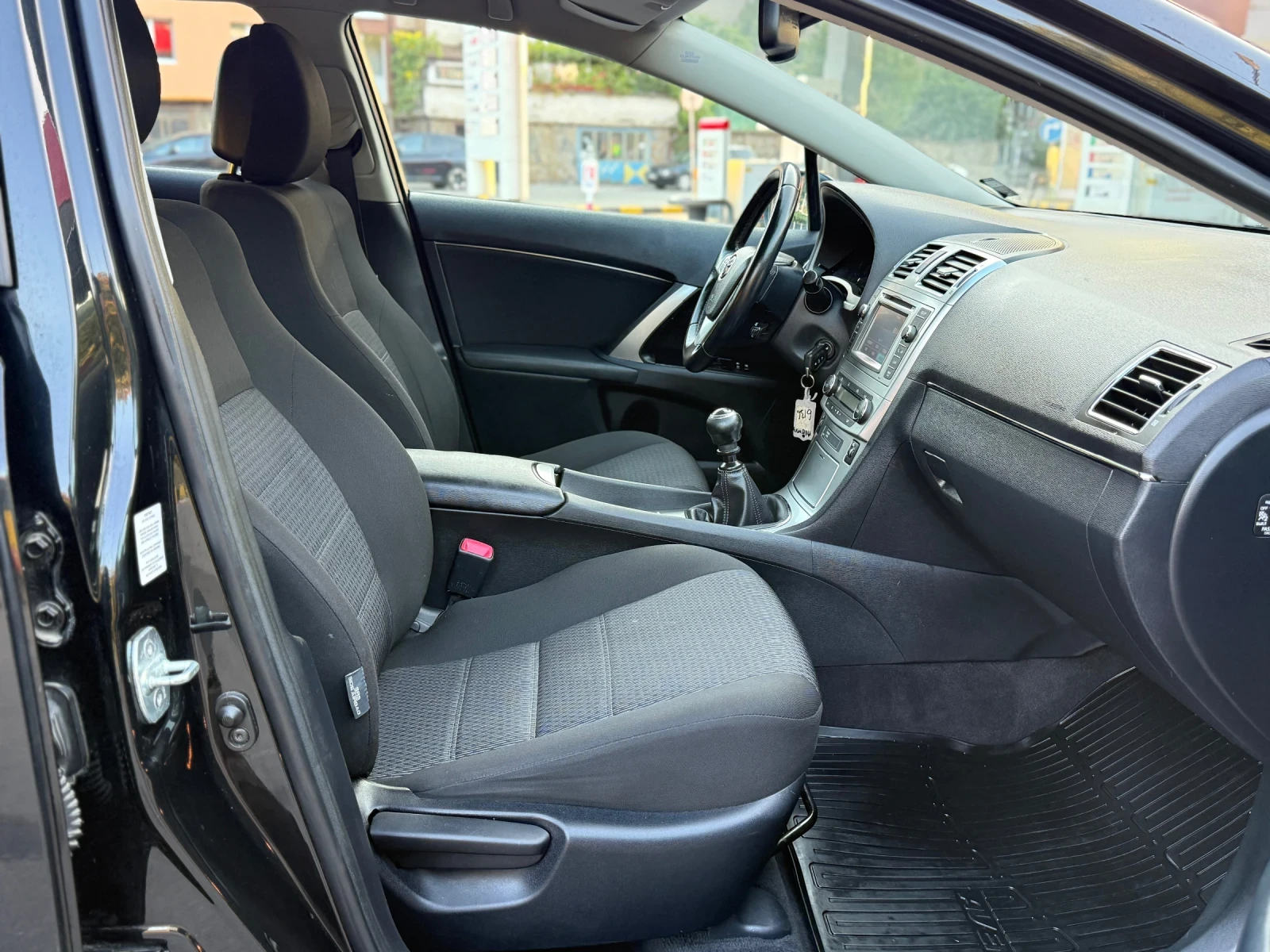Toyota Avensis 1.8i Фейс/Навигация/Камера/Климатроник, снимка 15 - Автомобили и джипове - 55781593