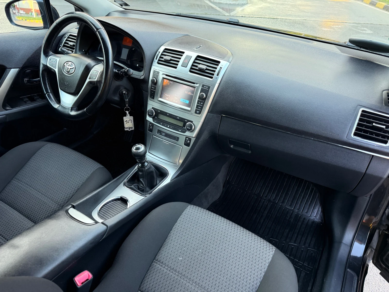 Toyota Avensis 1.8i Фейс/Навигация/Камера/Климатроник, снимка 14 - Автомобили и джипове - 55781593