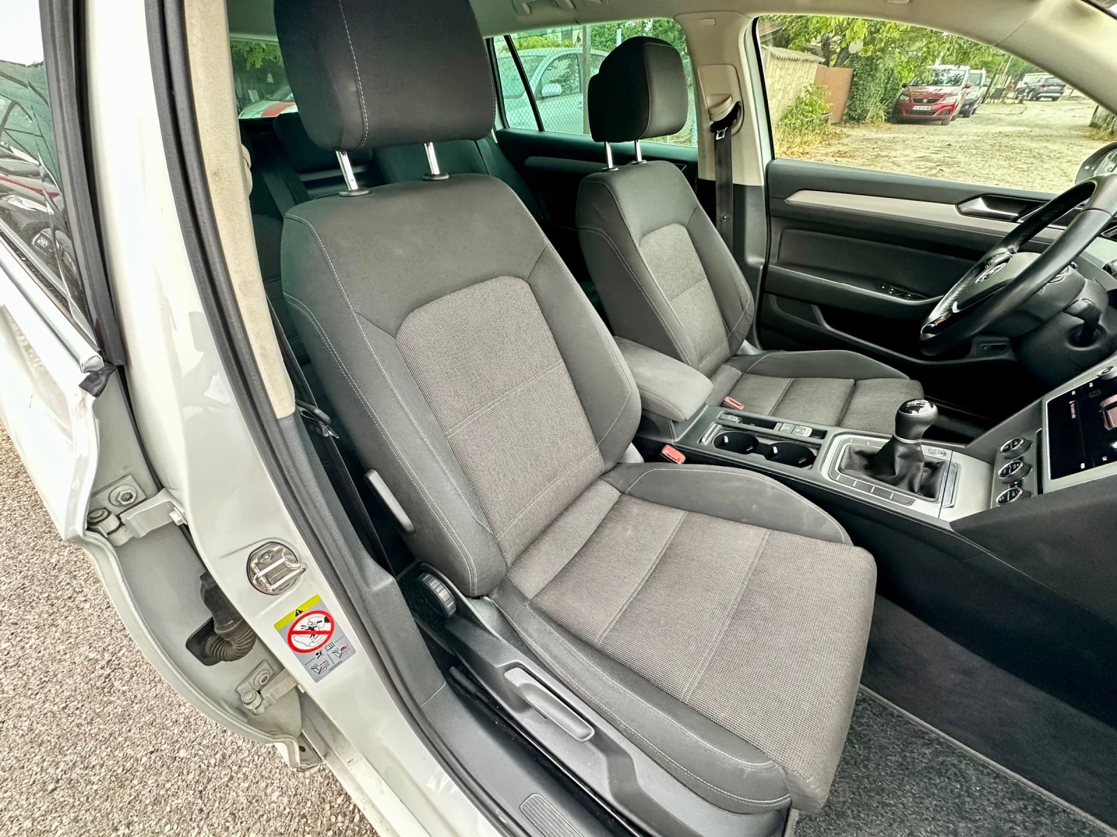 VW Passat 2.0 TDI, снимка 13 - Автомобили и джипове - 55805245
