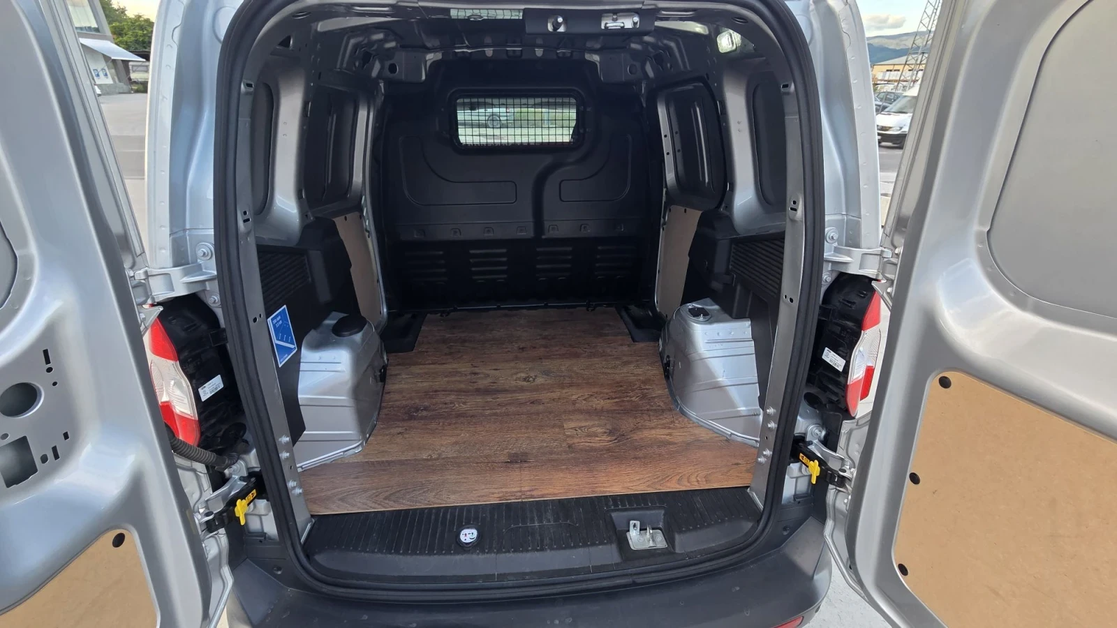 Ford Courier, снимка 12 - Автомобили и джипове - 56135689