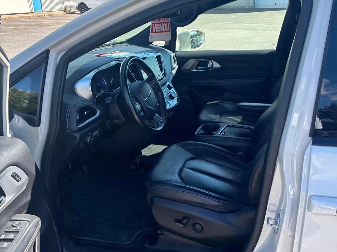 Chrysler Pacifica * Touring L Plus * АВТОКРЕДИТ БЕЗ ПЪРВОНАЧАЛНА* , снимка 5 - Автомобили и джипове - 56257708