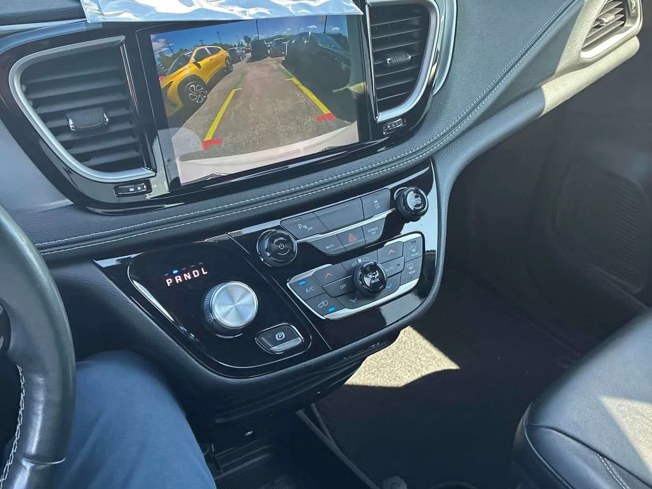 Chrysler Pacifica * Touring L Plus * АВТОКРЕДИТ БЕЗ ПЪРВОНАЧАЛНА* , снимка 9 - Автомобили и джипове - 56257708