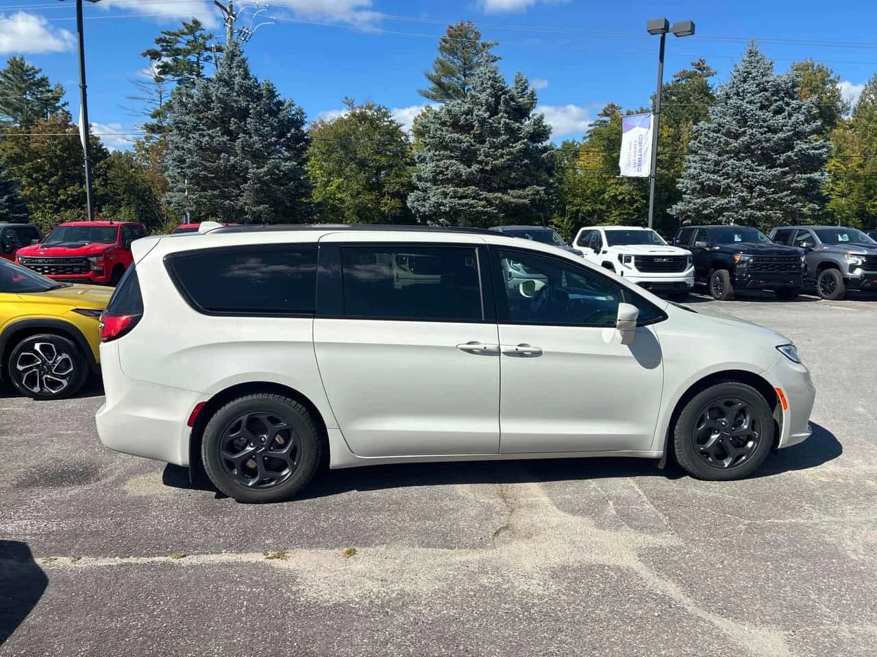 Chrysler Pacifica * Touring L Plus * АВТОКРЕДИТ БЕЗ ПЪРВОНАЧАЛНА* , снимка 3 - Автомобили и джипове - 56257708