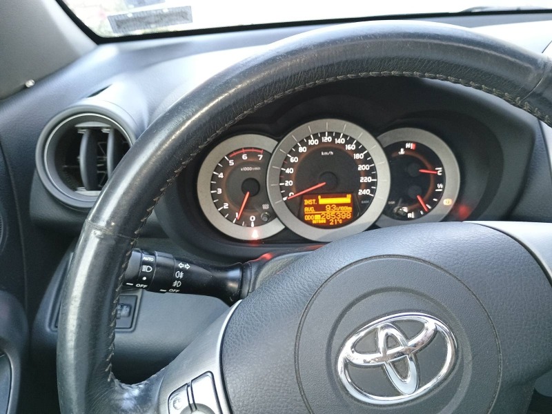 Toyota Rav4, снимка 6 - Автомобили и джипове - 46020041