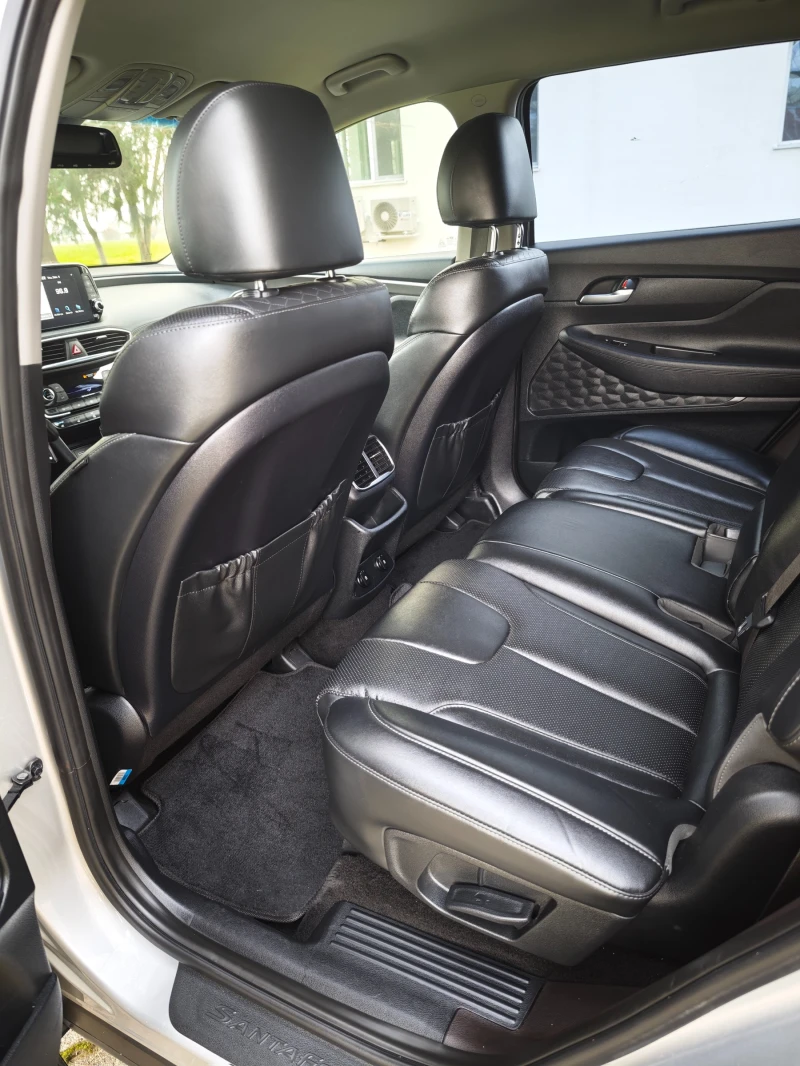 Hyundai Santa fe 2.0 CRDI 4x4 - 7 МЕСТА !, снимка 17 - Автомобили и джипове - 52671580