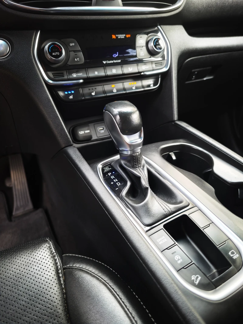 Hyundai Santa fe 2.0 CRDI 4x4 - 7 МЕСТА !, снимка 16 - Автомобили и джипове - 52671580