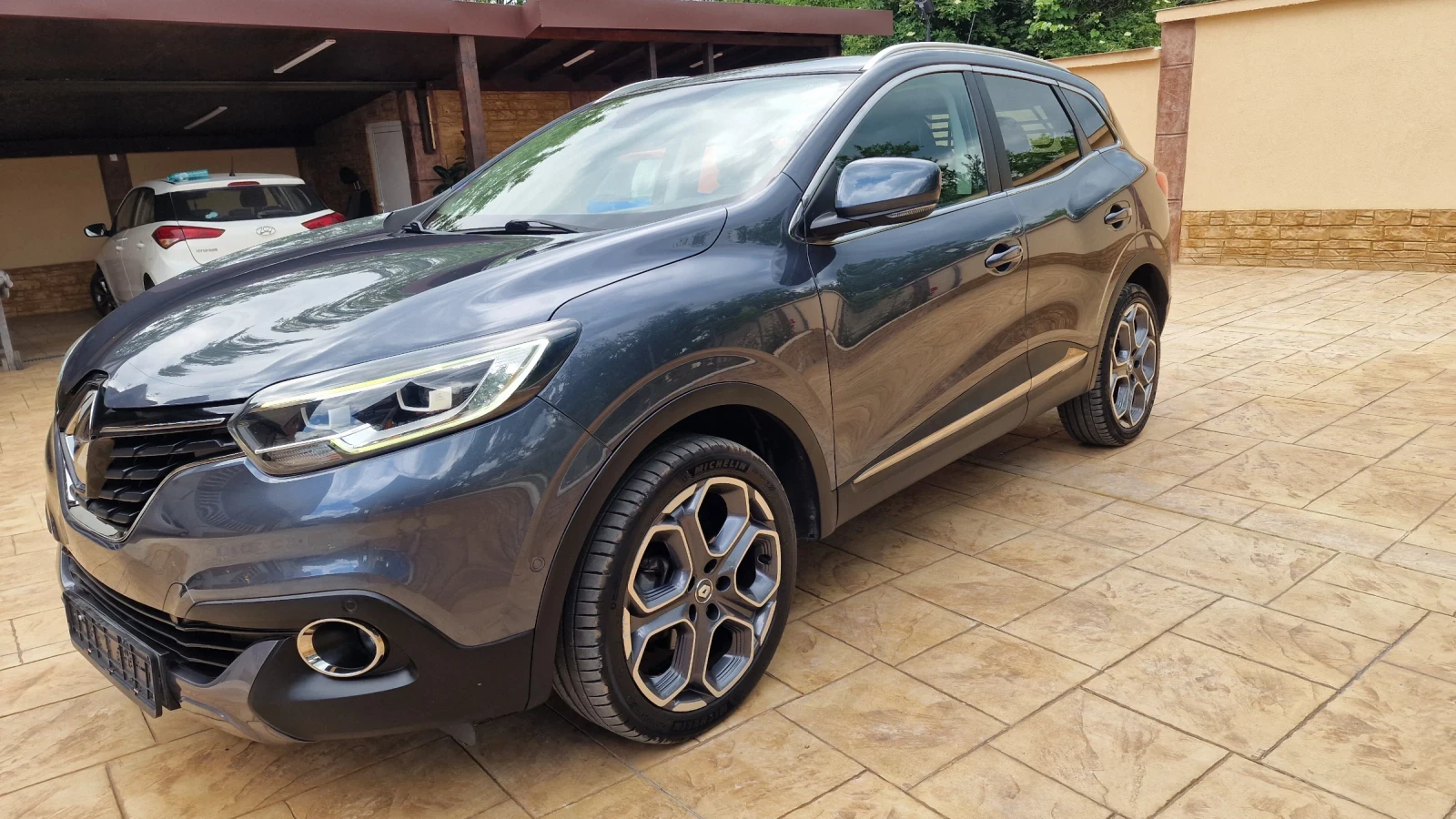 Renault Kadjar 1.2Tce-Energy intens, снимка 8 - Автомобили и джипове - 54747841