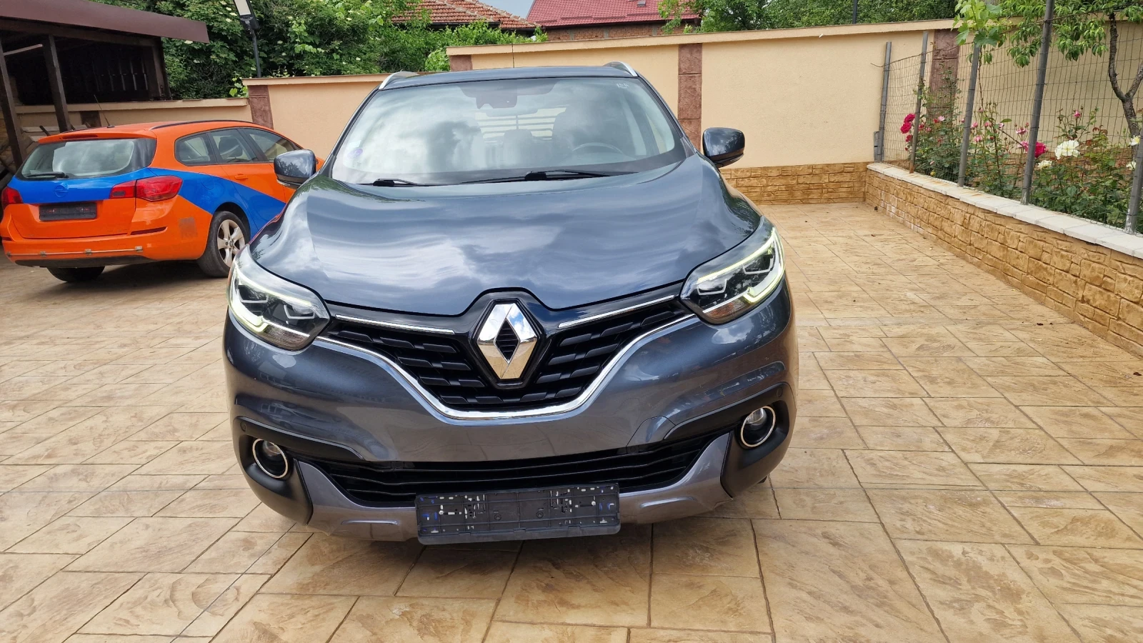 Renault Kadjar 1.2Tce-Energy intens, снимка 2 - Автомобили и джипове - 54747841