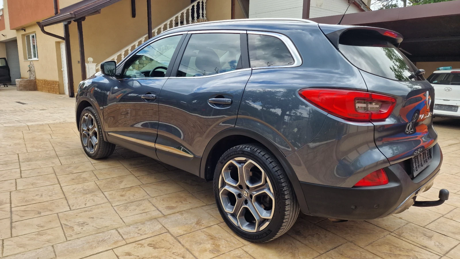 Renault Kadjar 1.2Tce-Energy intens, снимка 9 - Автомобили и джипове - 54747841