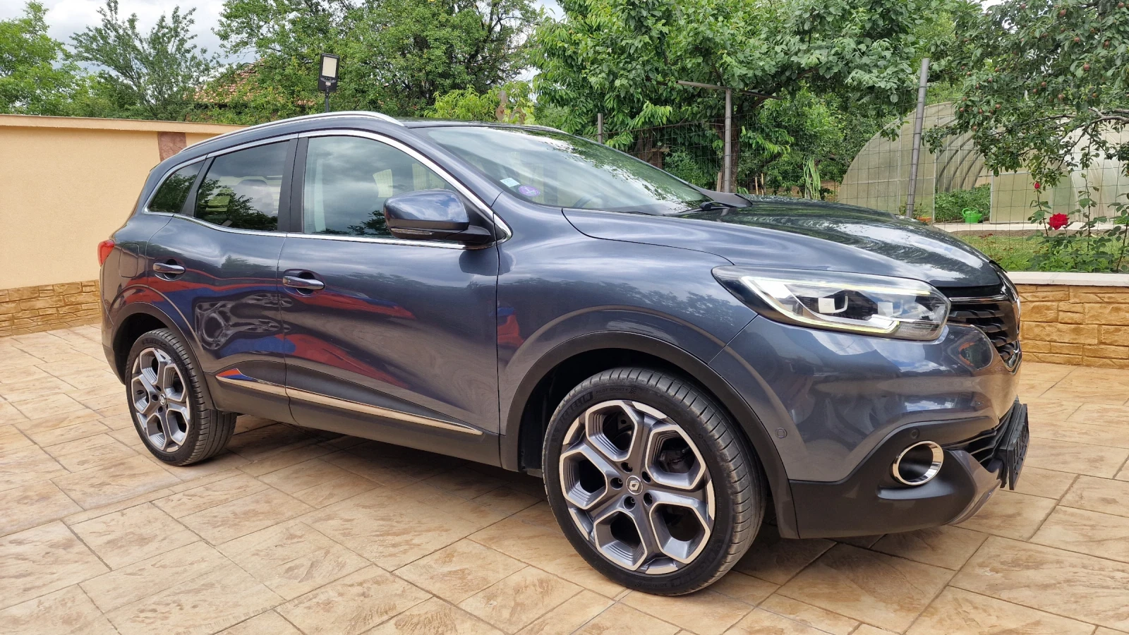 Renault Kadjar 1.2Tce-Energy intens, снимка 4 - Автомобили и джипове - 54747841