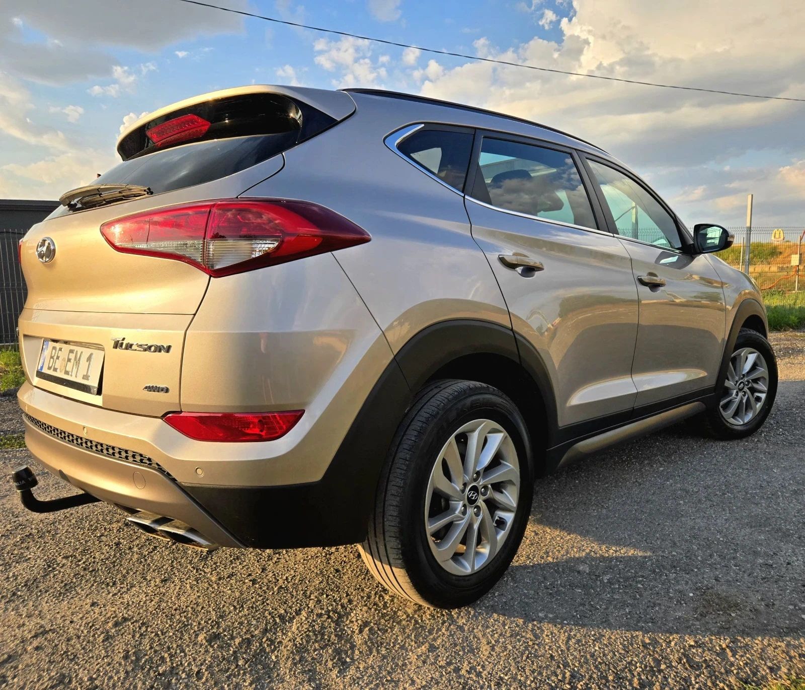 Hyundai Tucson 2.0 CRDI 136kc.4x4 PANORAMA, снимка 3 - Автомобили и джипове - 55052962