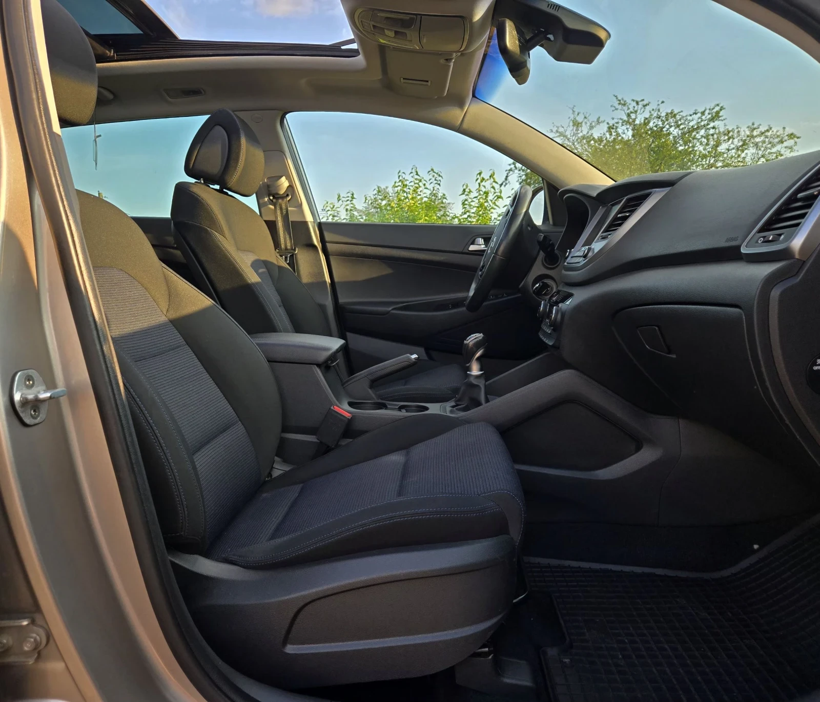 Hyundai Tucson 2.0 CRDI 136kc.4x4 PANORAMA, снимка 10 - Автомобили и джипове - 55052962
