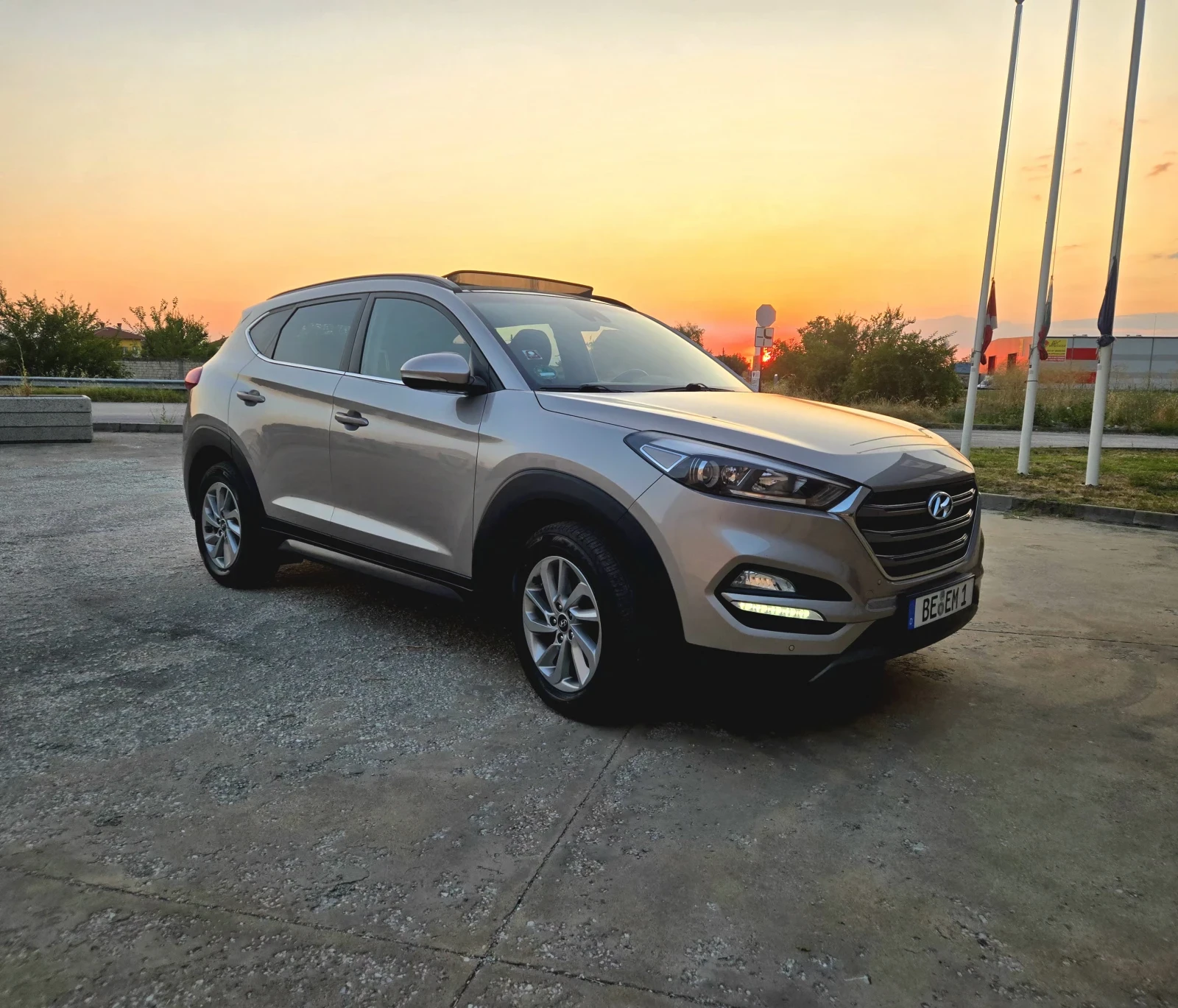 Hyundai Tucson 2.0 CRDI 136kc.4x4 PANORAMA, снимка 7 - Автомобили и джипове - 55052962