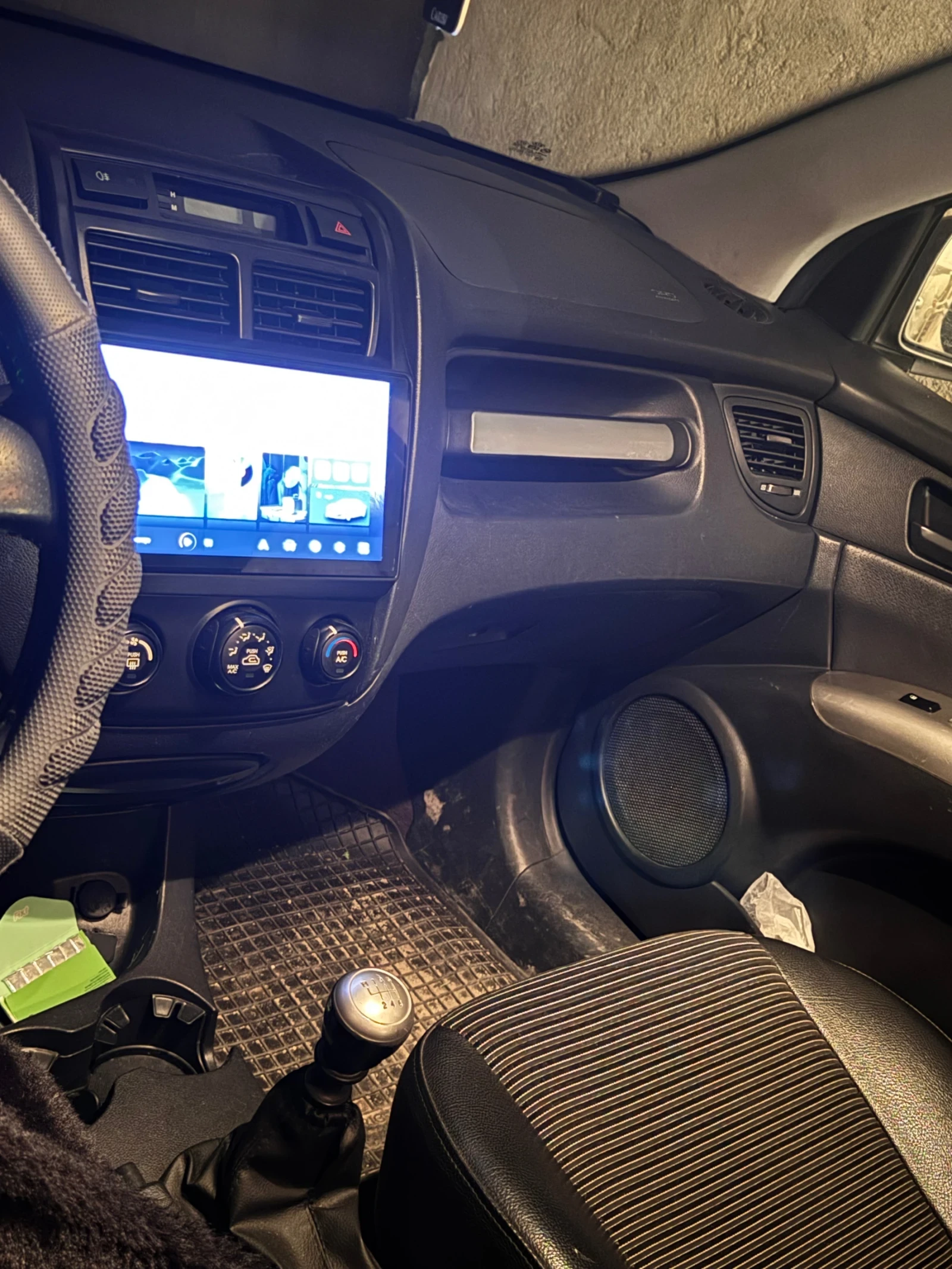 Kia Sportage 2.0 CRDI, снимка 9 - Автомобили и джипове - 56144665