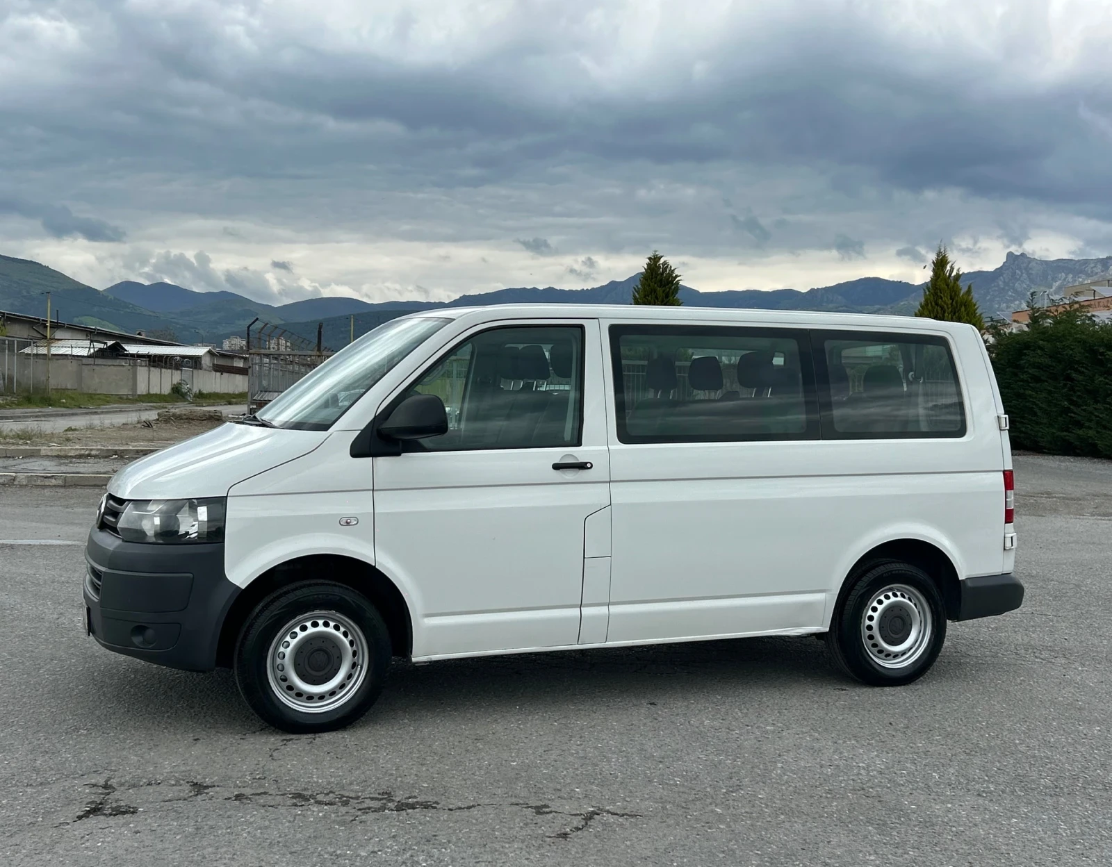 VW Transporter T5 2.0TDI 140к.с Face 8+ 1 ТОП, снимка 2 - Бусове и автобуси - 54396970