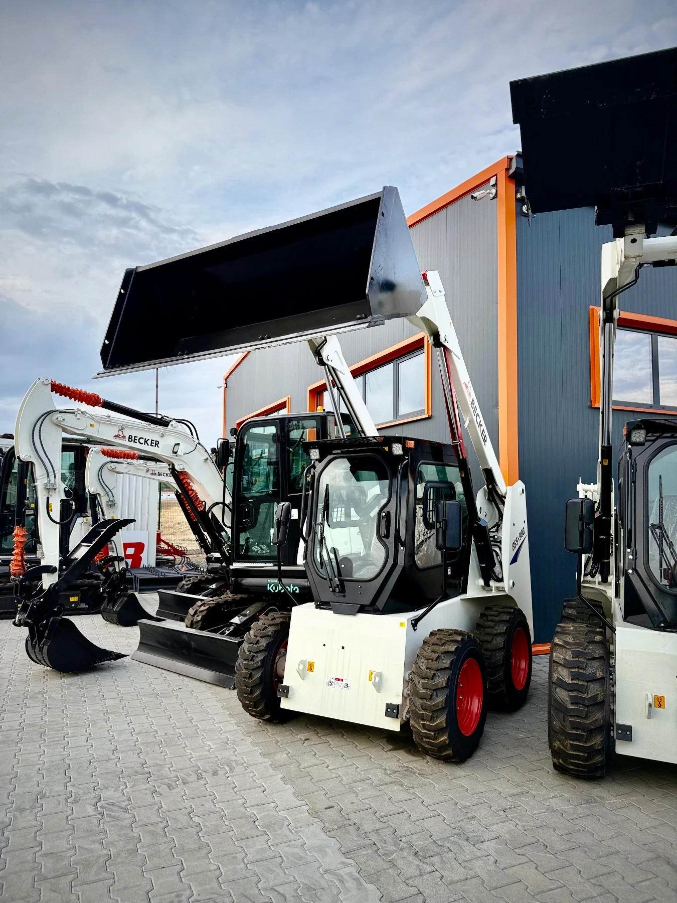 Мини челни товарачи Kubota BECKER BSS-1300 - изображение 4