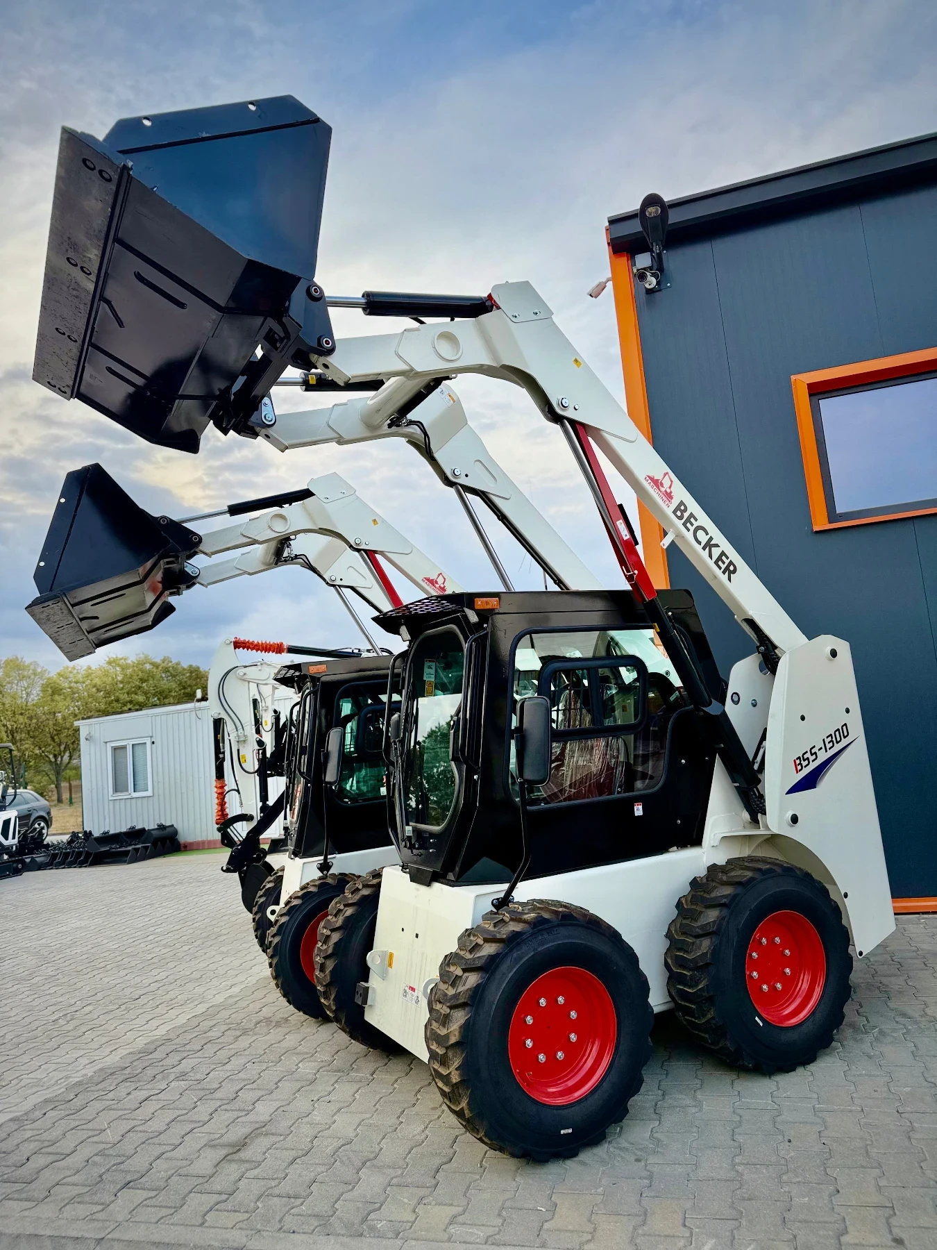 Мини челни товарачи Kubota BECKER BSS-1300 - изображение 3