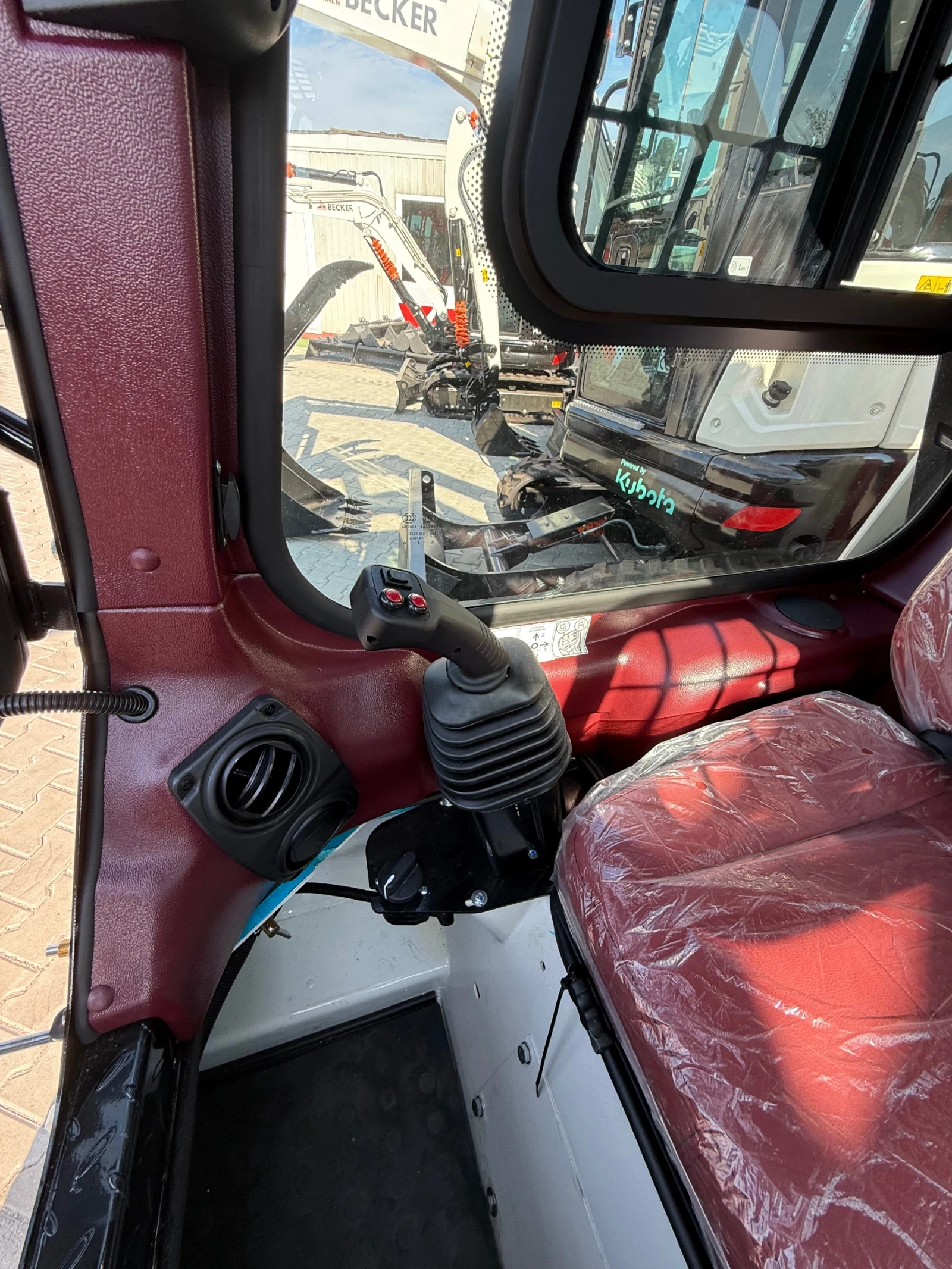 Мини челни товарачи Kubota BECKER BSS-1300 - изображение 10