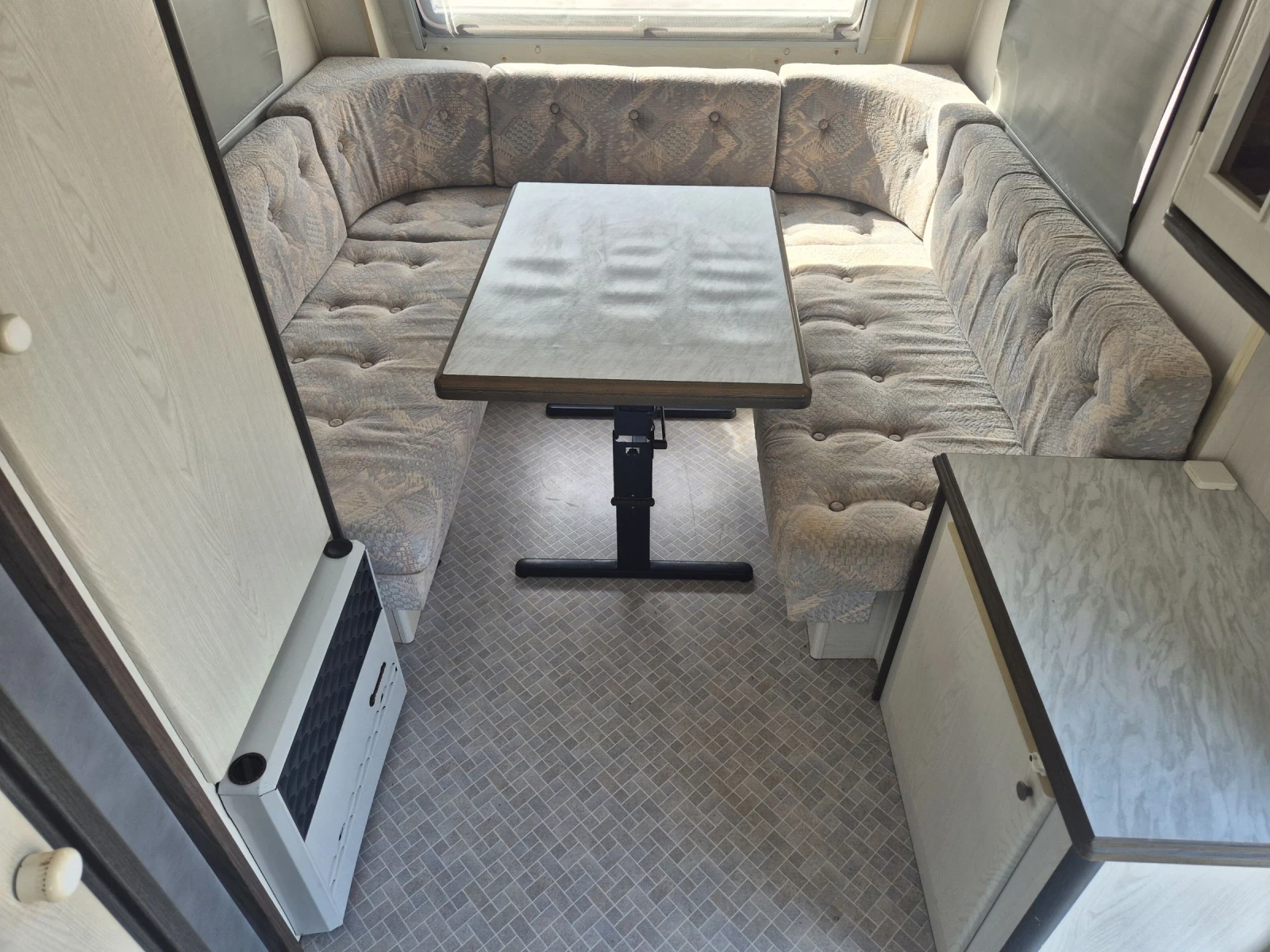 Каравана Hobby WC БАНЯ ФОРСЕЛТ , снимка 5 - Каравани и кемпери - 53894291