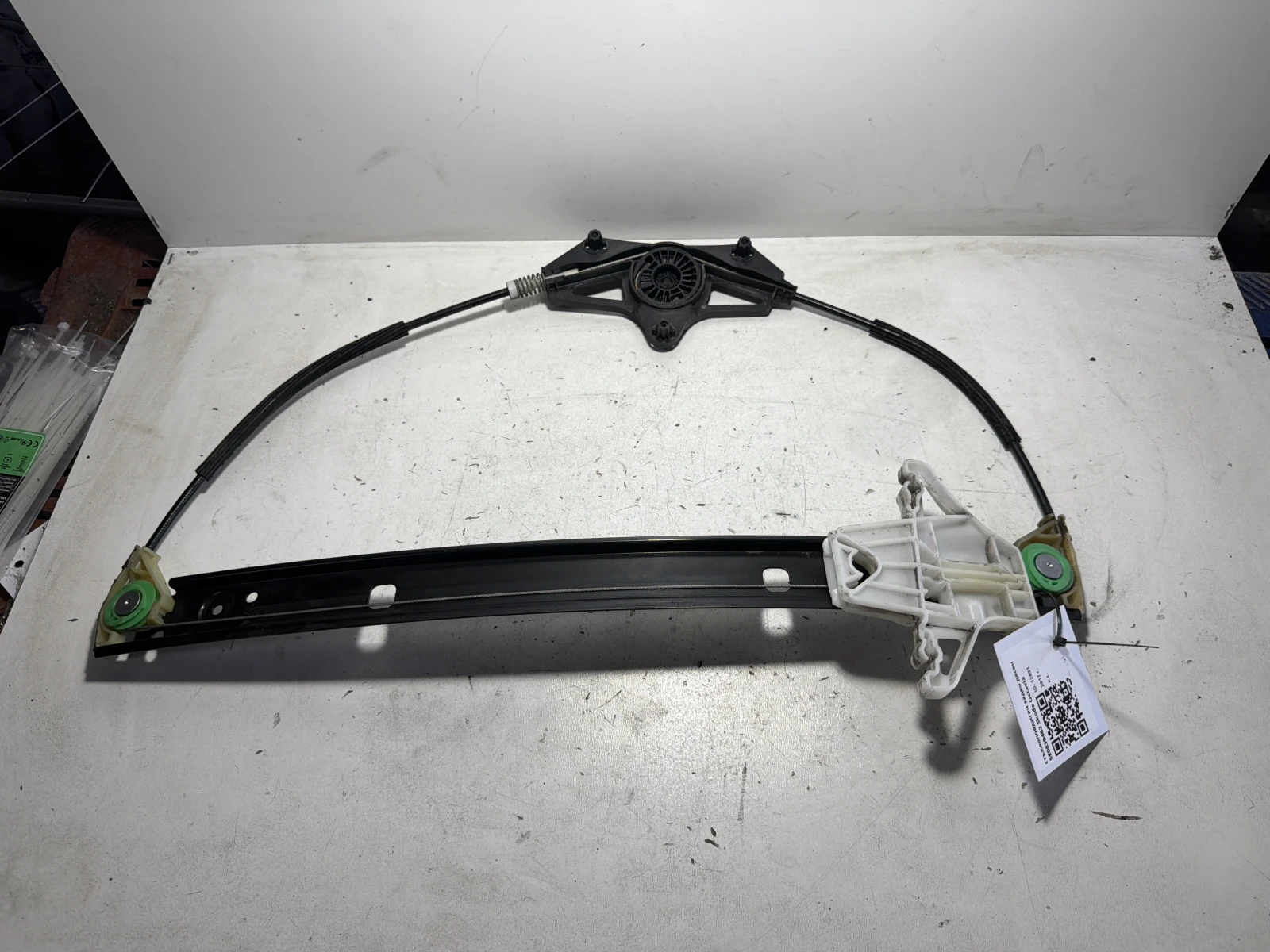 стъклоповдигач заден десен 5E0839462 Skoda Octavia