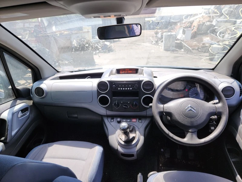 Citroen Berlingo 1.6hdi, снимка 9 - Автомобили и джипове - 41538686