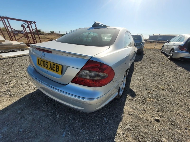 Mercedes-Benz CLK 2.2 CDI 150кс, снимка 13 - Автомобили и джипове - 49560093