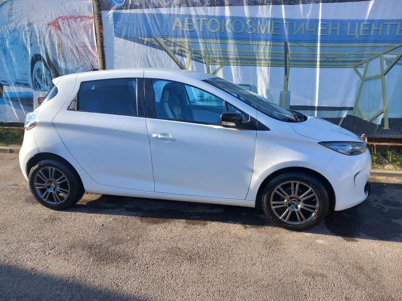 Renault Zoe, снимка 4 - Автомобили и джипове - 49102941