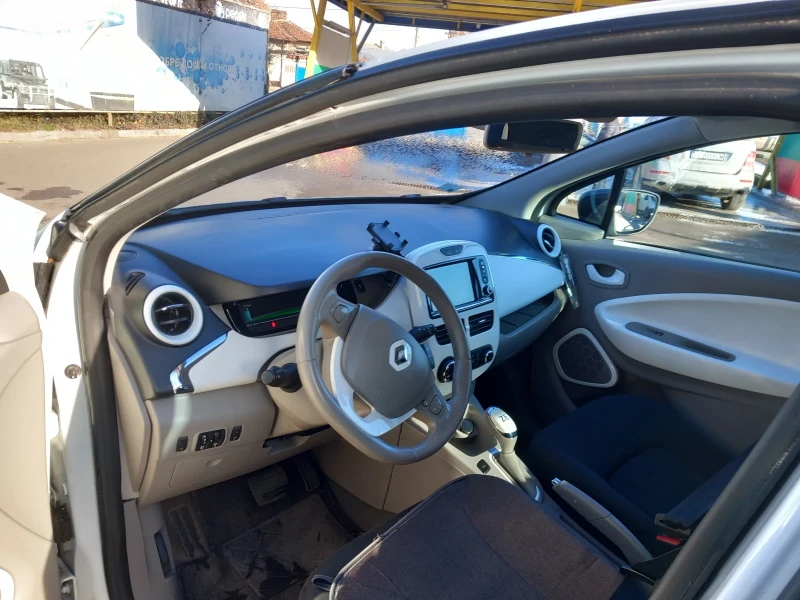 Renault Zoe, снимка 11 - Автомобили и джипове - 49102941