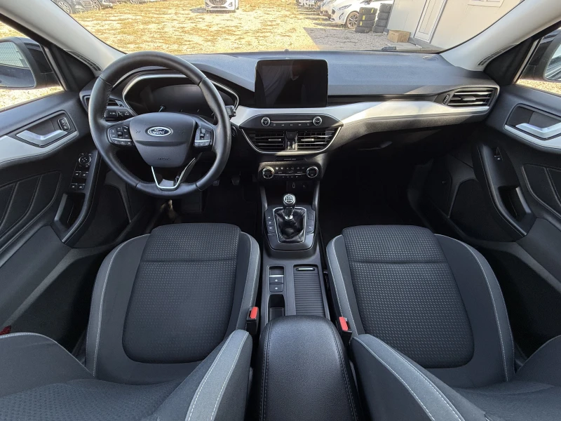 Ford Focus 1.0i/TITANIUM/NAV/LED/B&O/KEYLESS GO/SERVICE BOOK, снимка 9 - Автомобили и джипове - 50781732