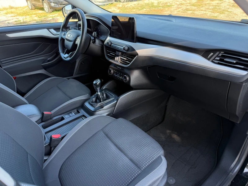 Ford Focus 1.0i/TITANIUM/NAV/LED/B&O/KEYLESS GO/SERVICE BOOK, снимка 13 - Автомобили и джипове - 50781732