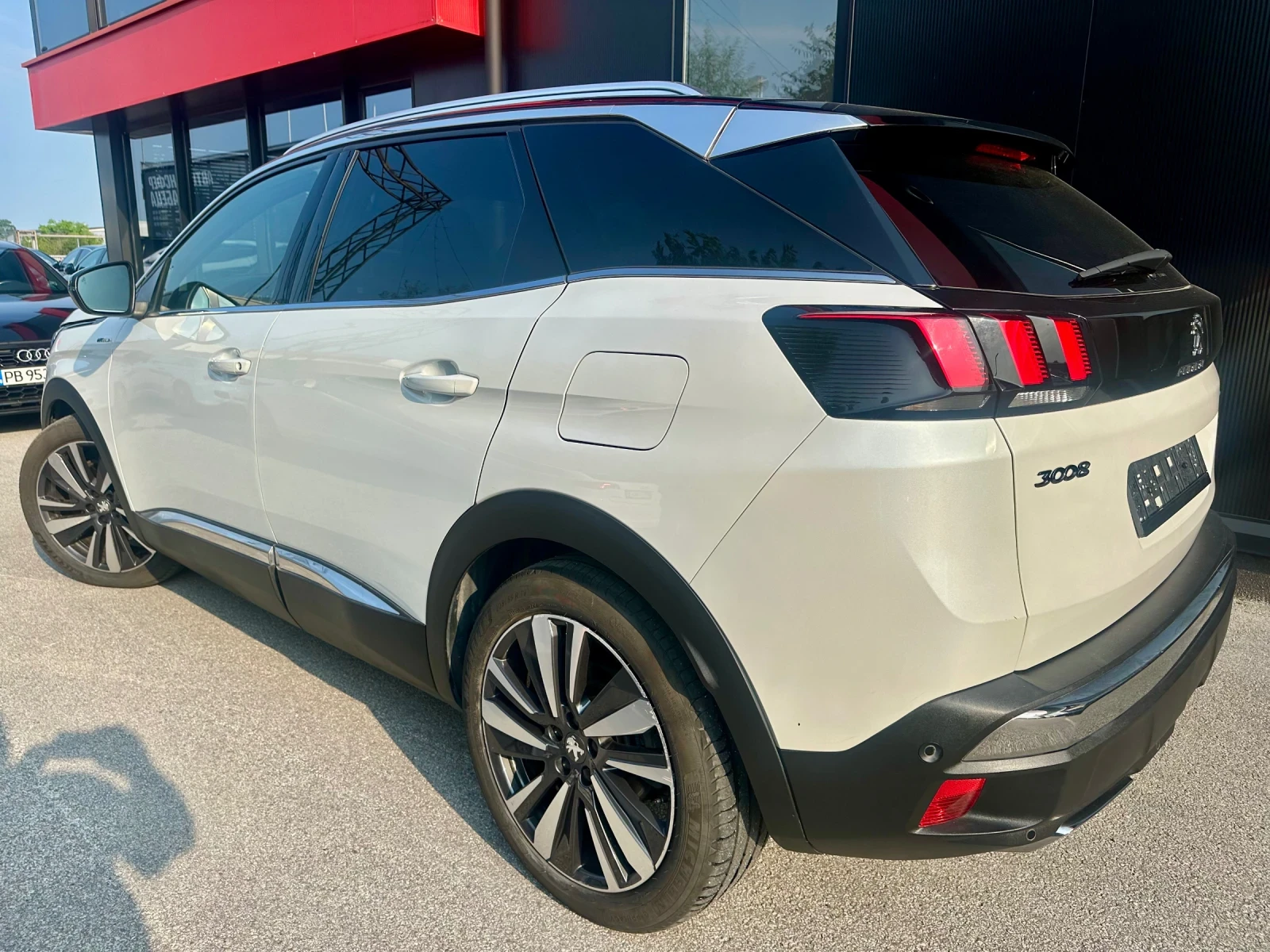 Peugeot 3008 E-eat8 300kc 4x4 GT-Line  Plug-in HYBRID  - изображение 3