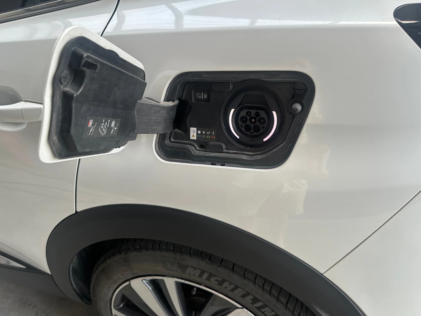 Peugeot 3008 E-eat8 300kc 4x4 GT-Line  Plug-in HYBRID Сер.Истор | Mobile.bg — изображение 17