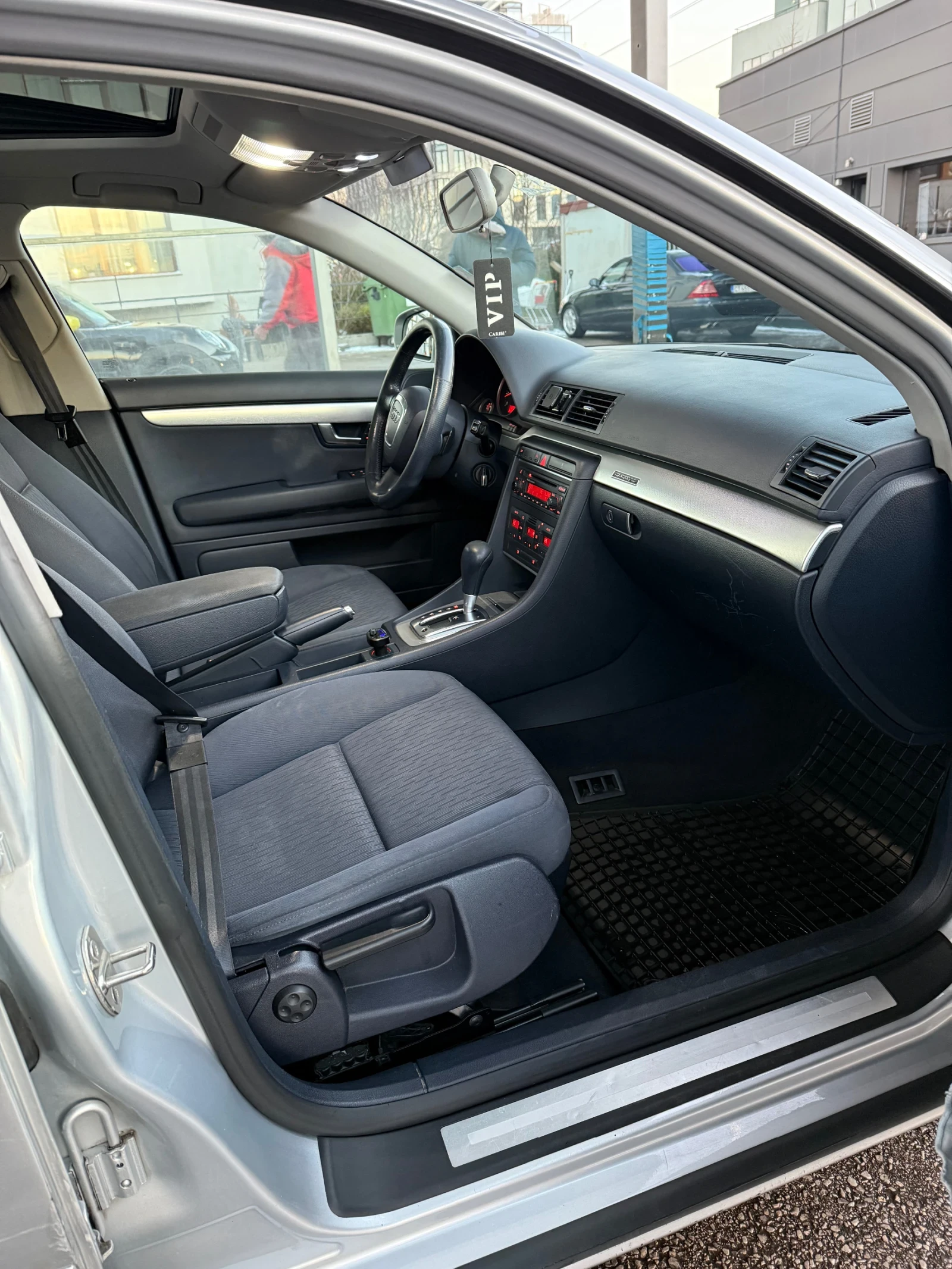 Audi A4 3.2FSI QUATTRO F1 - изображение 6