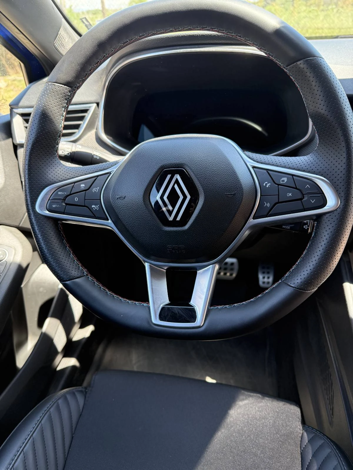 Renault Clio 1.6 E-Tech Hybrid, снимка 8 - Автомобили и джипове - 53487492