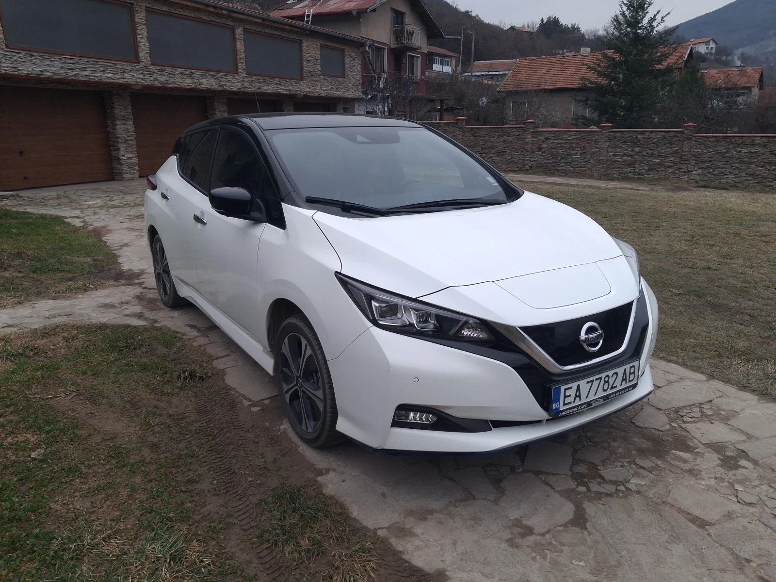 Nissan Leaf  62kW, ProPilot, OTA Update, снимка 8 - Автомобили и джипове - 53705051