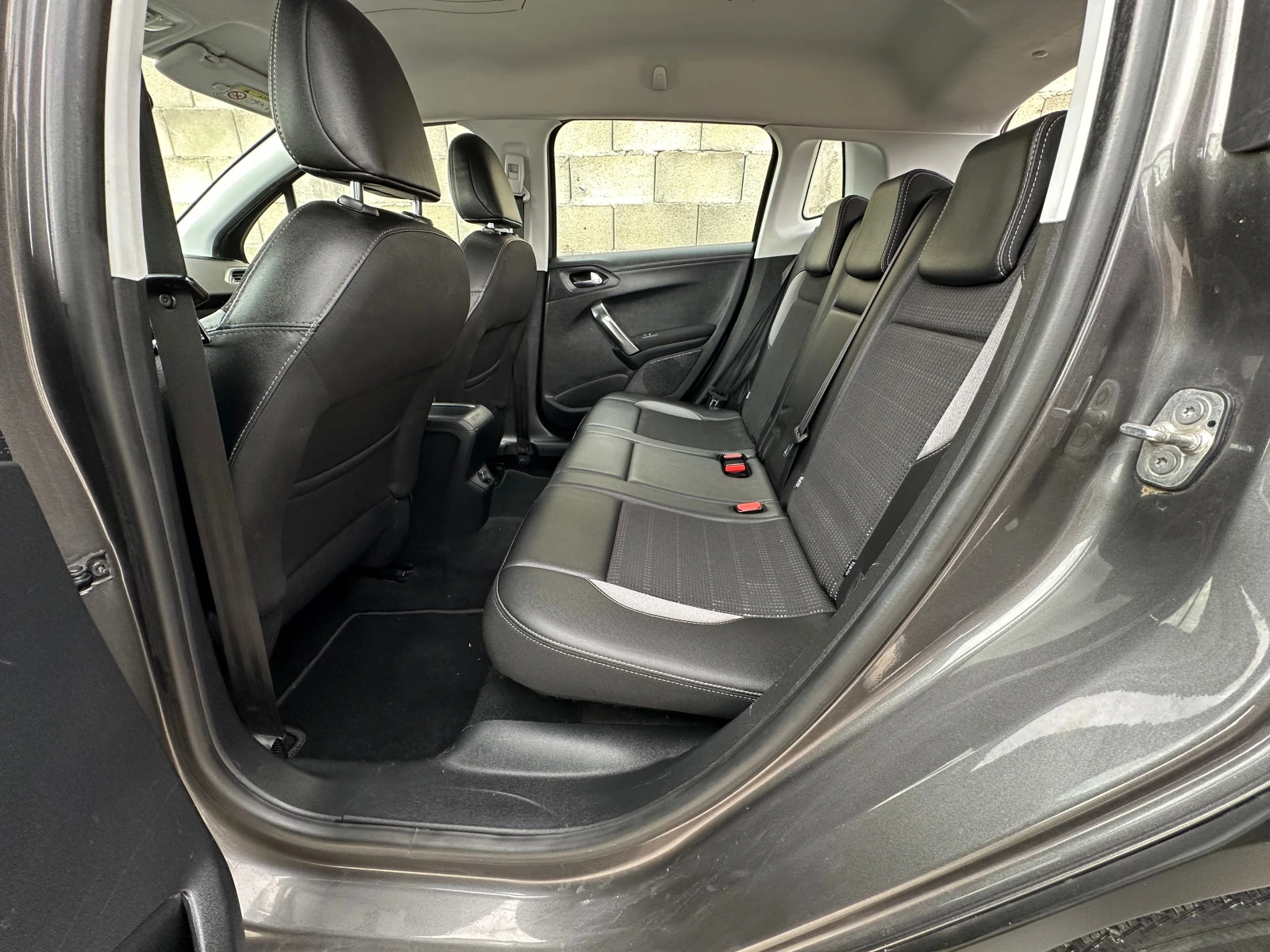 Peugeot 2008 1.6 Blue-HDi Allure История, снимка 15 - Автомобили и джипове - 53938385