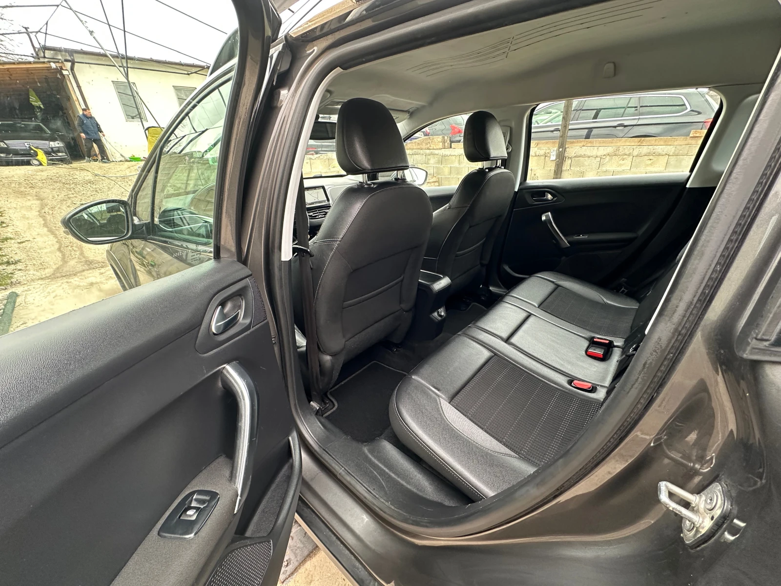 Peugeot 2008 1.6 Blue-HDi Allure История, снимка 13 - Автомобили и джипове - 53938385