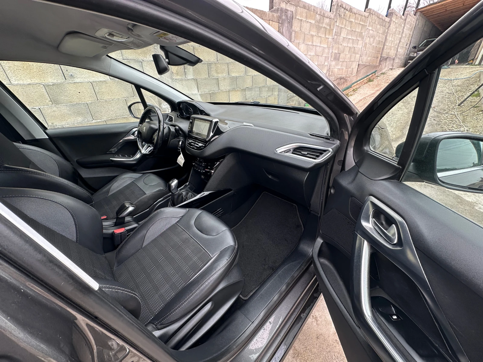 Peugeot 2008 1.6 Blue-HDi Allure История, снимка 11 - Автомобили и джипове - 53938385