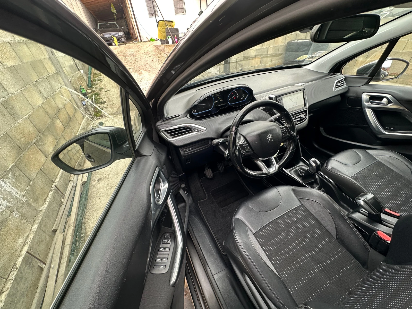 Peugeot 2008 1.6 Blue-HDi Allure История, снимка 9 - Автомобили и джипове - 53938385