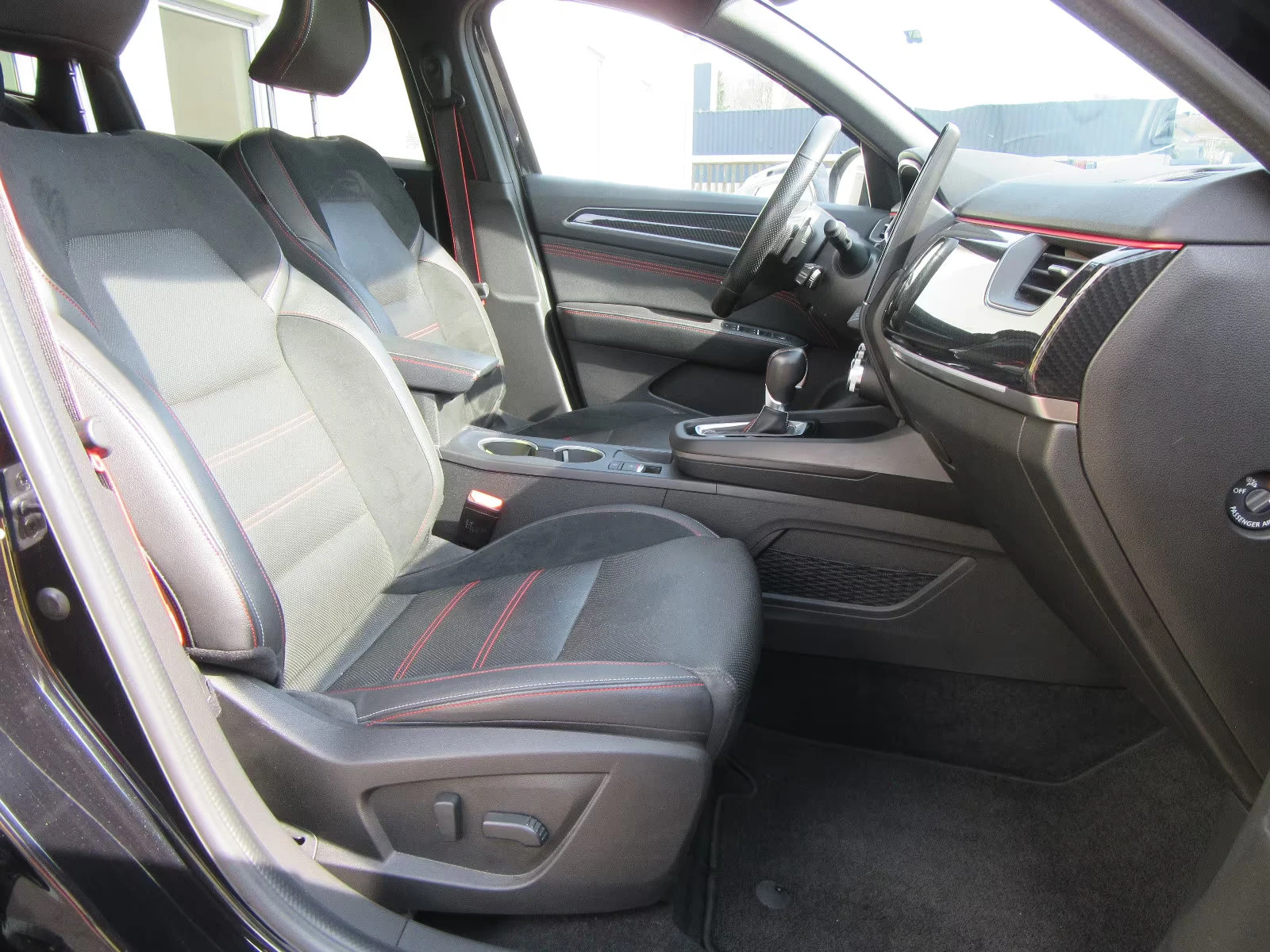 Renault Arkana TCe/160HP/RS-LINE/CAM/BOSE/NAVI/CPLAY/103q, снимка 11 - Автомобили и джипове - 54042714