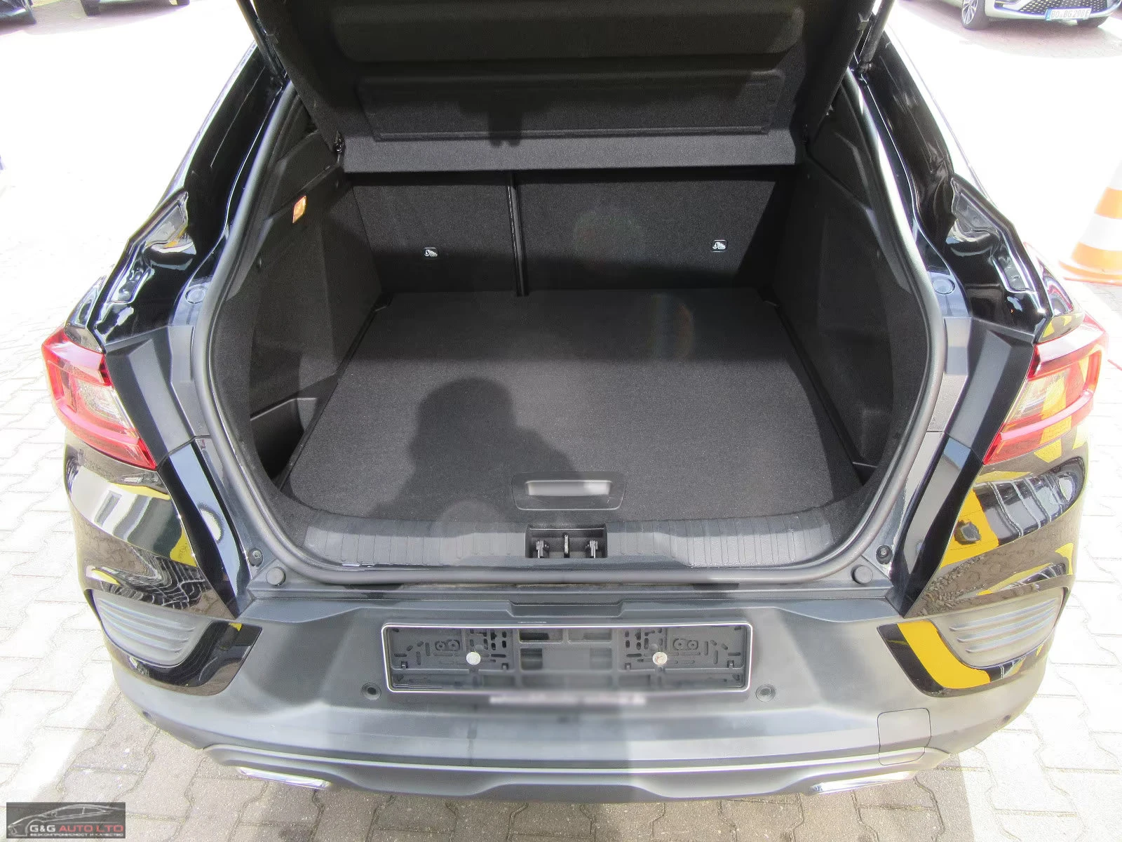 Renault Arkana TCe/160HP/RS-LINE/CAM/BOSE/NAVI/CPLAY/103q, снимка 14 - Автомобили и джипове - 54042714