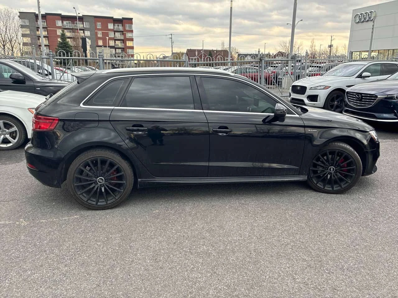 Audi E-Tron ПОДГРЕВ * ШИБИДАХ * ПРЕДСТАВИТЕЛСТВО AUDI, снимка 4 - Автомобили и джипове - 54467719