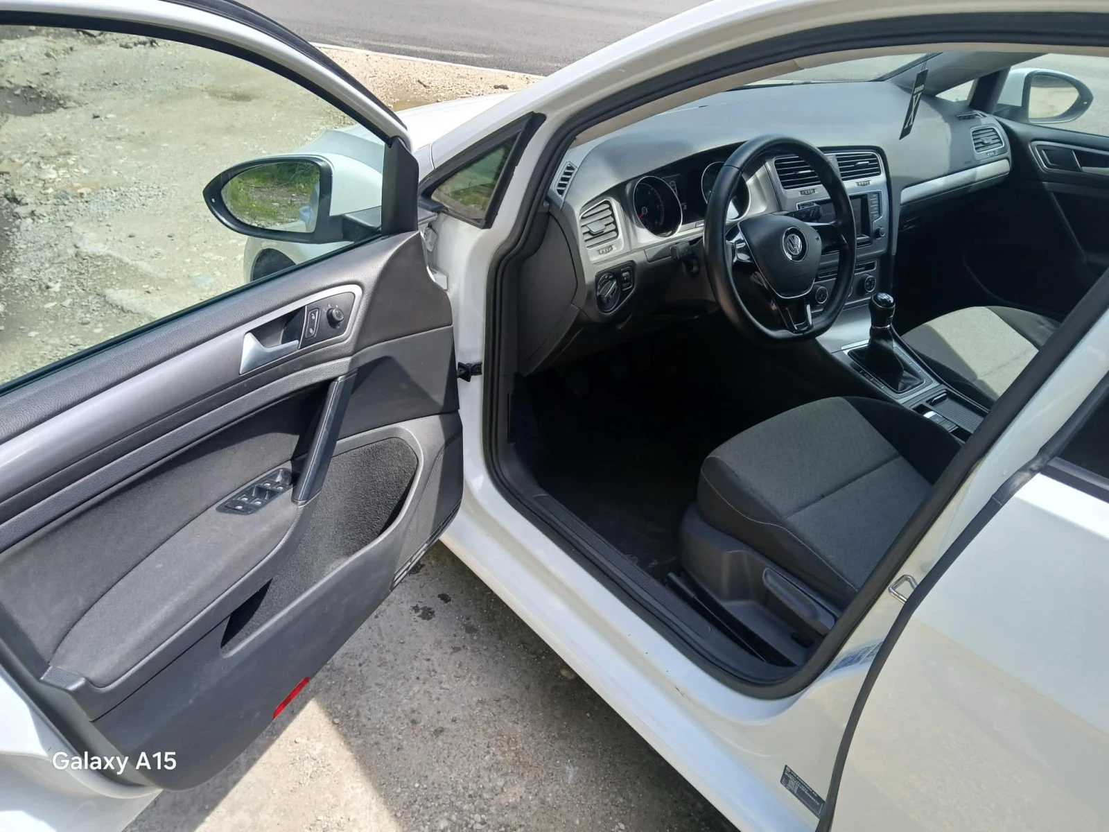 VW Golf 1.6TDI, снимка 5 - Автомобили и джипове - 54727886
