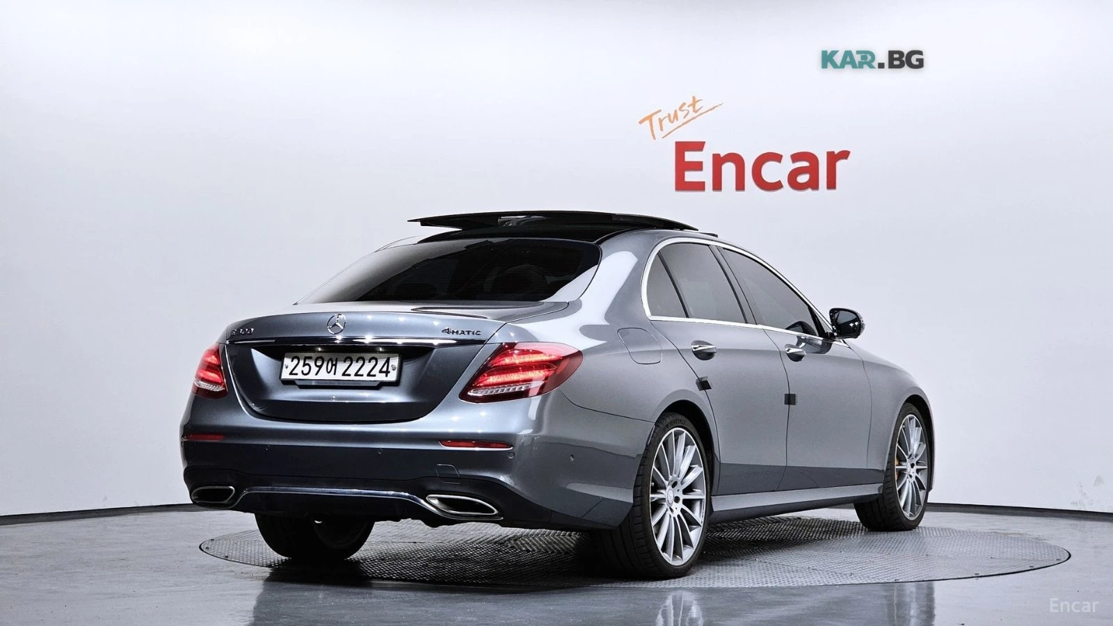 Mercedes-Benz E 300 4MATIC* AMG-LINE* FULL-ASSISTS* 3D-BURMESTER* PANO, снимка 3 - Автомобили и джипове - 54812235